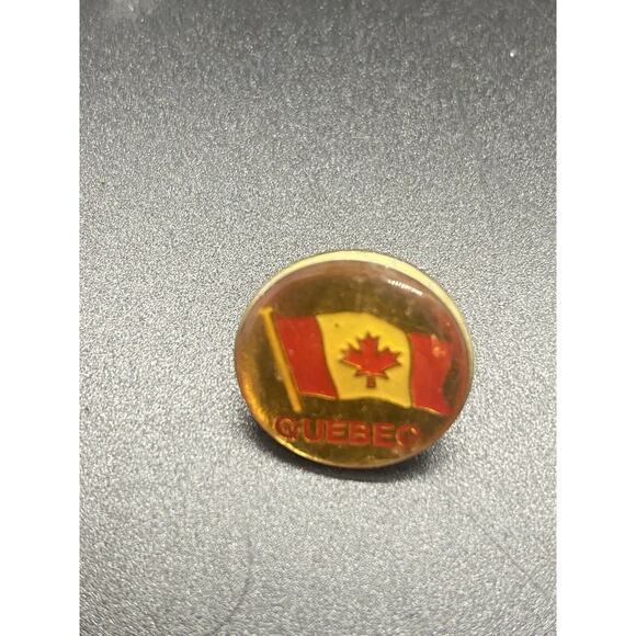 Quebec Canada Flag Lapel Pin Vintage Canadian Province Souvenir - Picture 4 of 11
